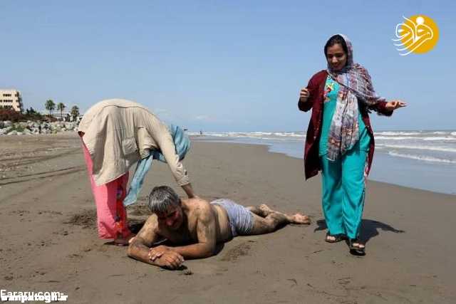 دختران لخت در دریای ایران