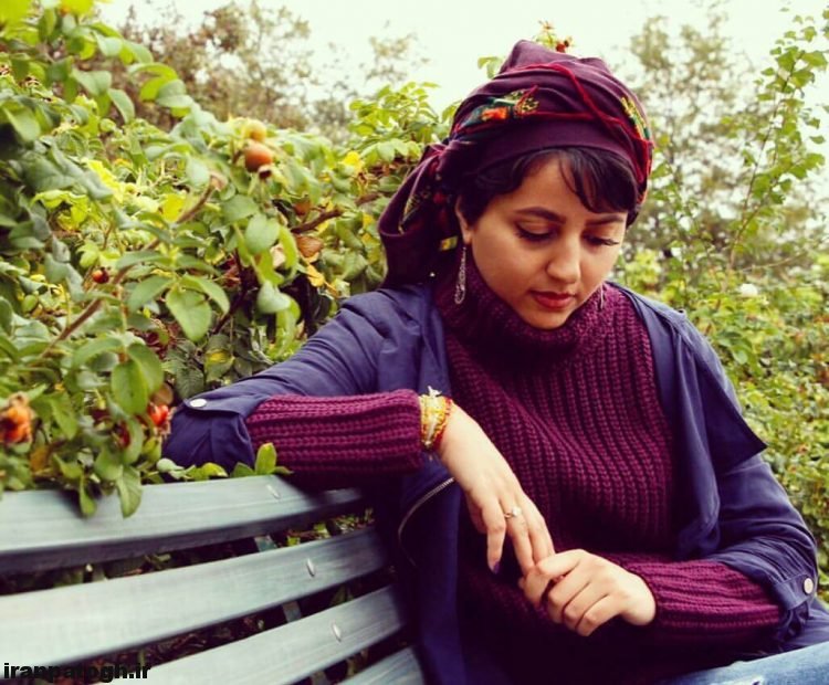 عکس های یلدا عباسی بی حجاب خواننده زیبای ایرانی