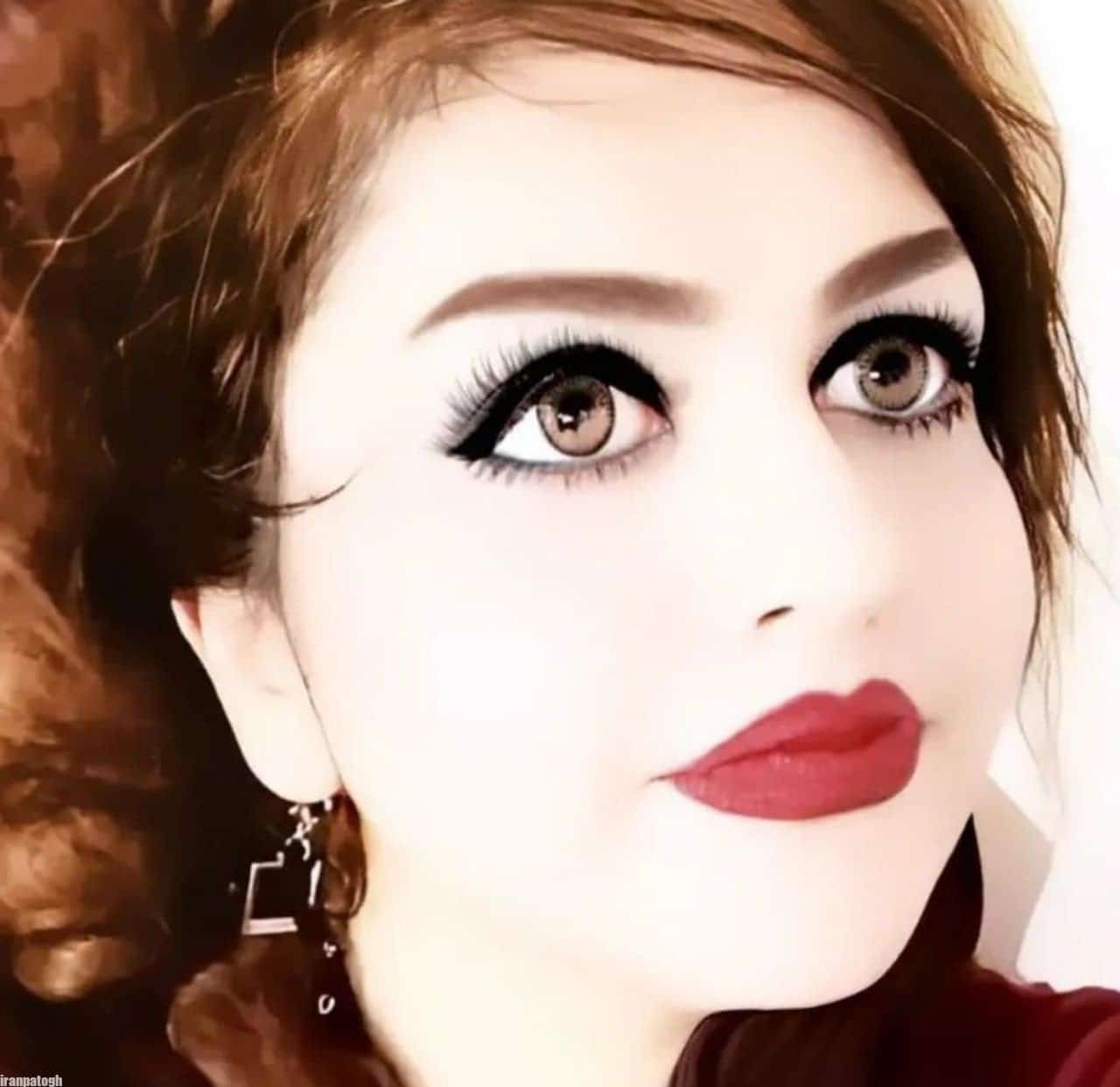 استاد رزیتا دغلاوی نژاد از بین سه دختر ایرانی